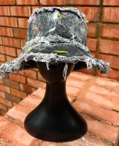 SPLATTERED PAINT BUCKET HAT